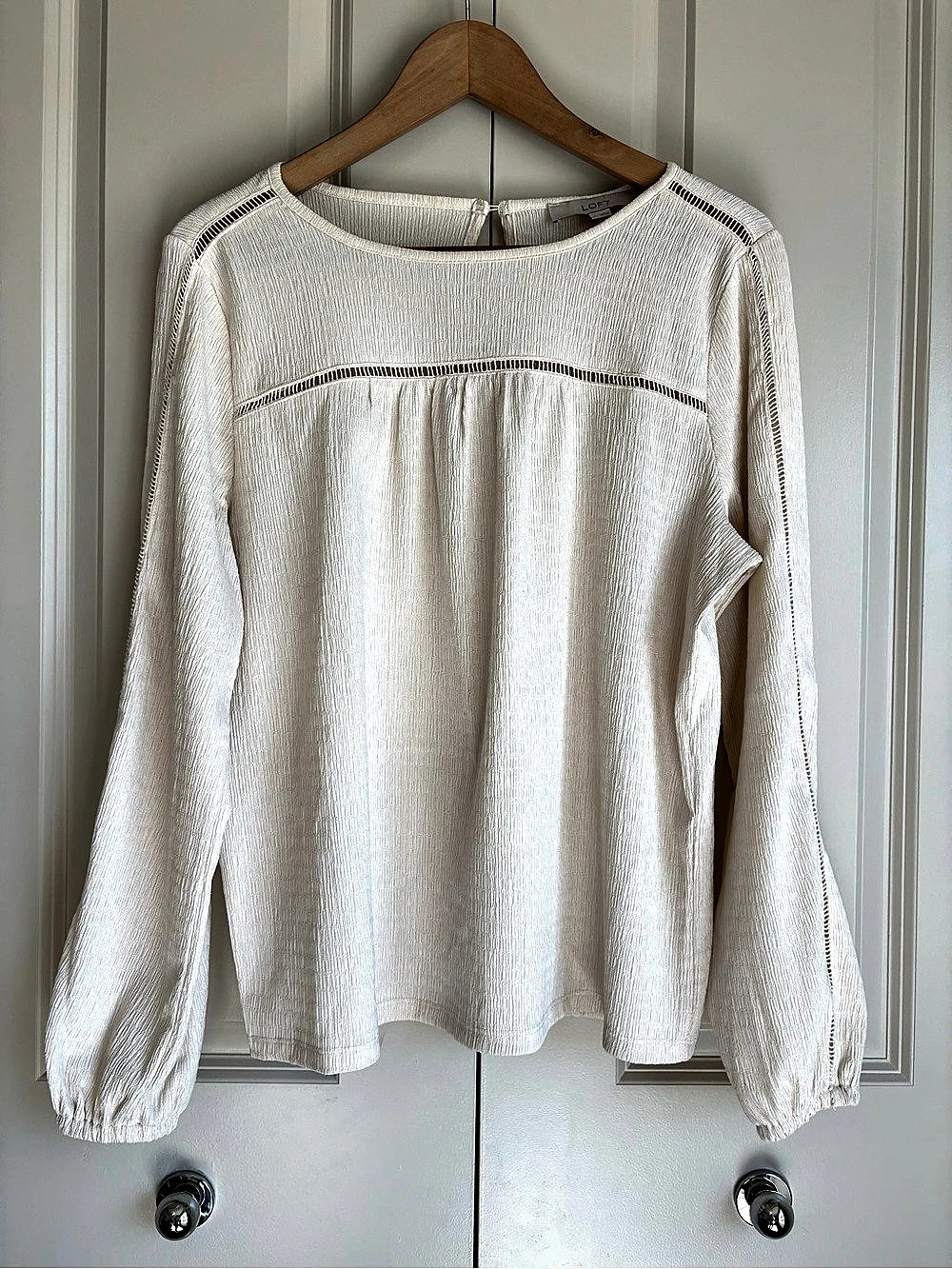LOFT White Textured Blouse Size Medium Like New